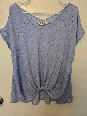 Hippie Rose S/S light blue floral top with knotted front NWOT Size XL